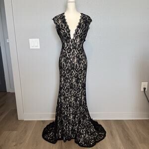 Aidan Mattox  Full Lace Open Back Deep-V Dress Gown Sz 6 Formal Evening